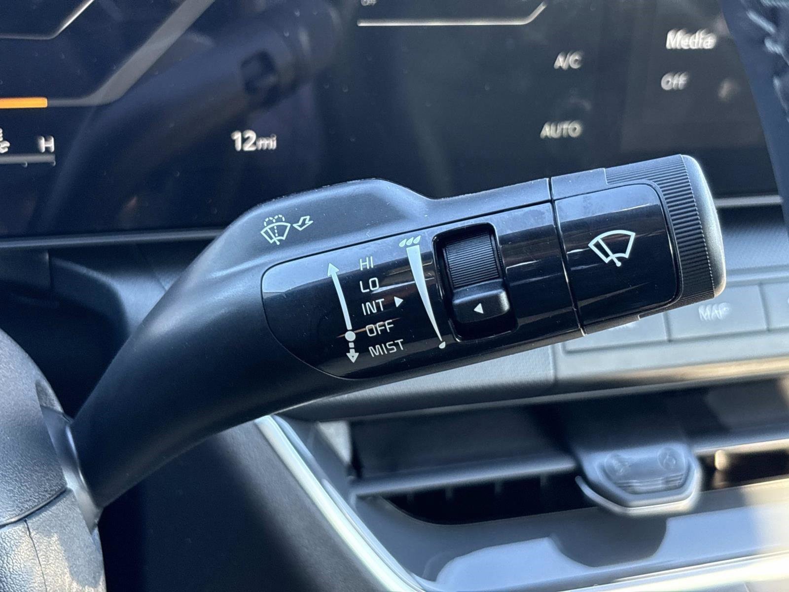 New 2025 Snow White Pearl Kia EX image 31