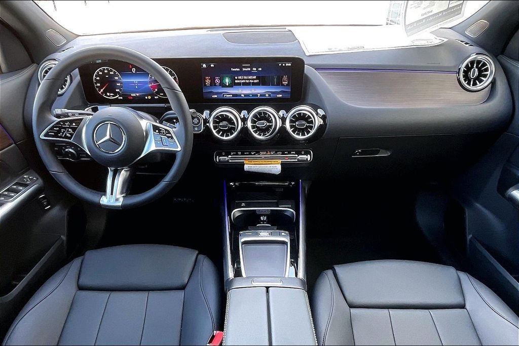 New 2026 MANUFAKTUR Patagonia Red Metallic Mercedes-Benz GLA 250 image 5