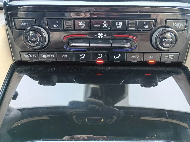 Used 2023 Black Jeep Limited image 15