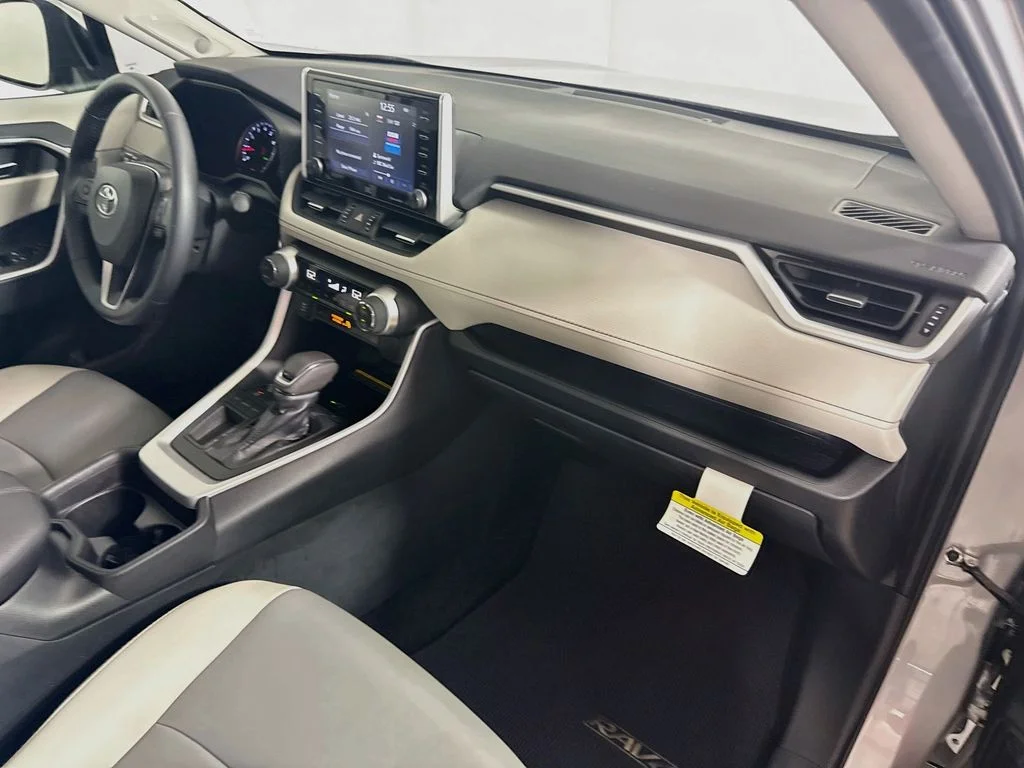 Certified Used 2019 Silver Sky Metallic Toyota XLE Premium image 28