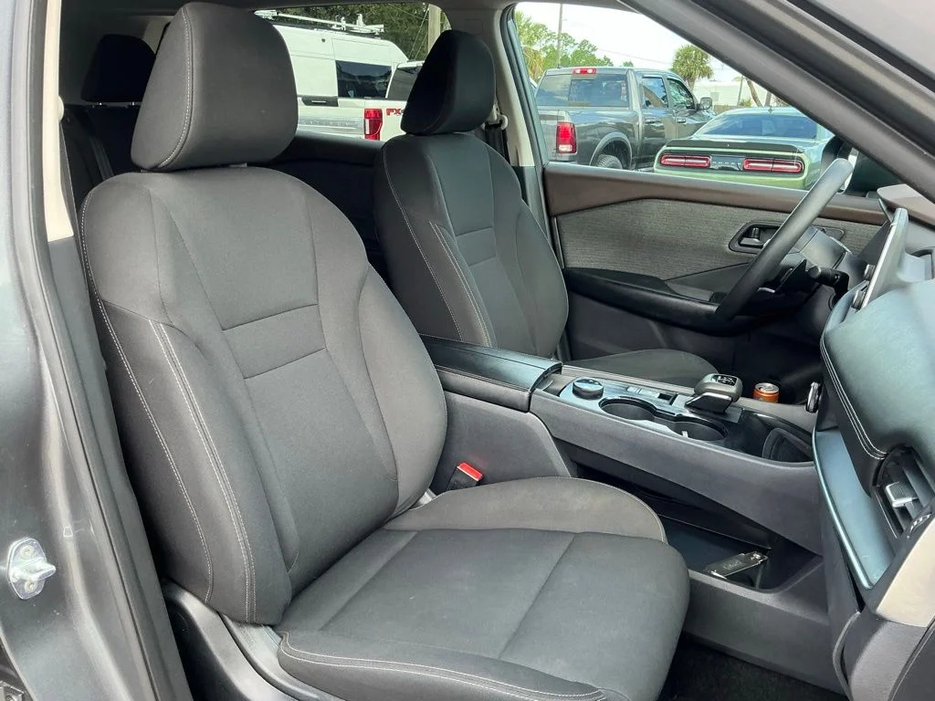 Used 2023 Gray Nissan S image 17