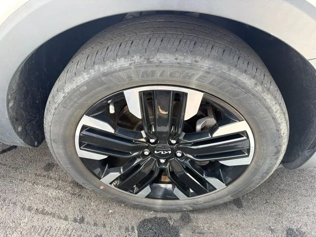 Used 2023 White Kia SX image 21