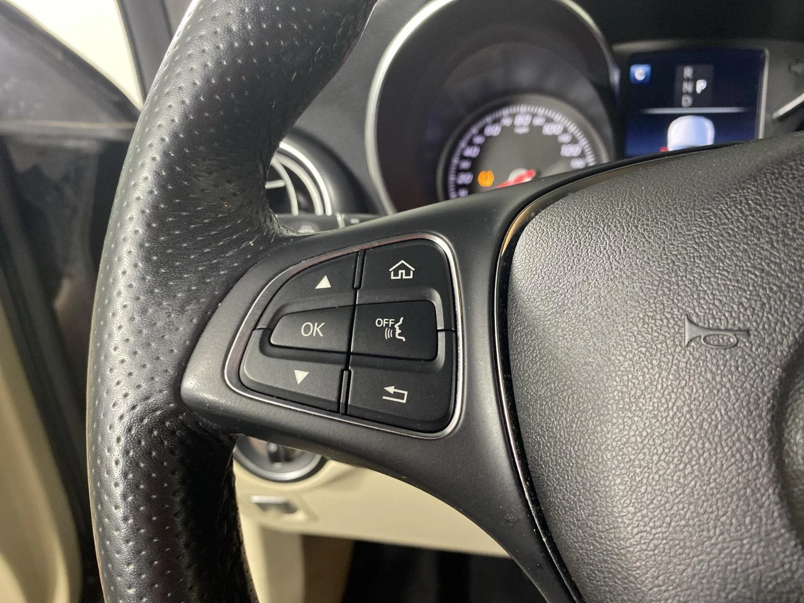 Used 2018 Obsidian Black Metallic Mercedes-Benz GLC 300 image 20