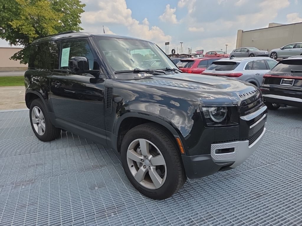 Used 2025 Santorini Black Metallic Land Rover S image 7