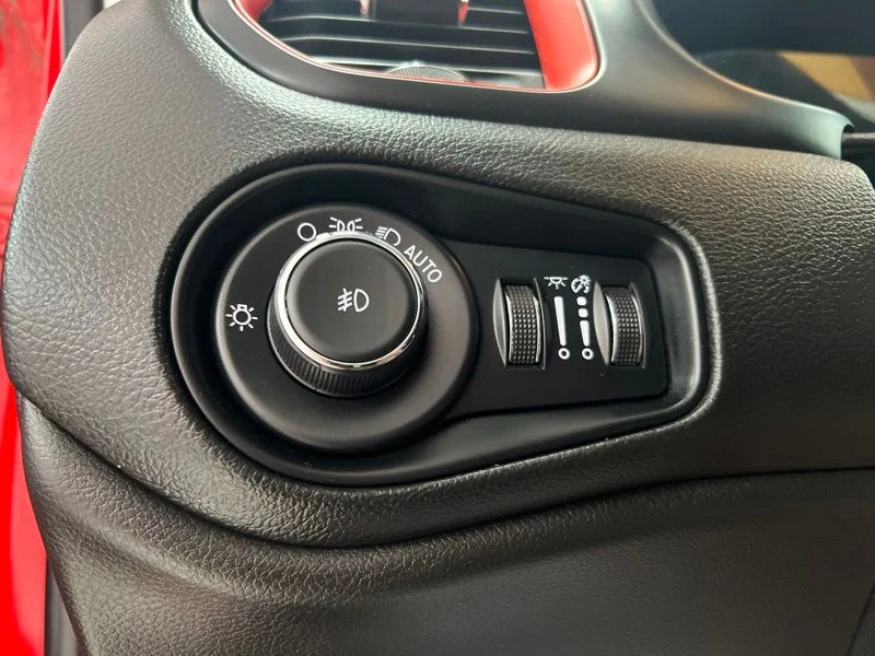Used 2023 Red Jeep Latitude image 20