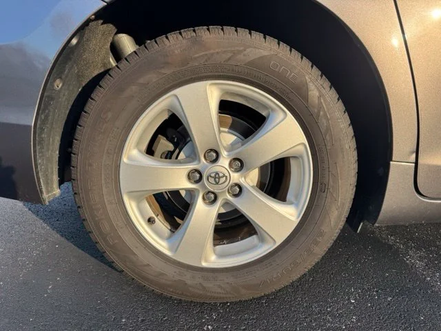Used 2015 Gray Toyota LE image 10