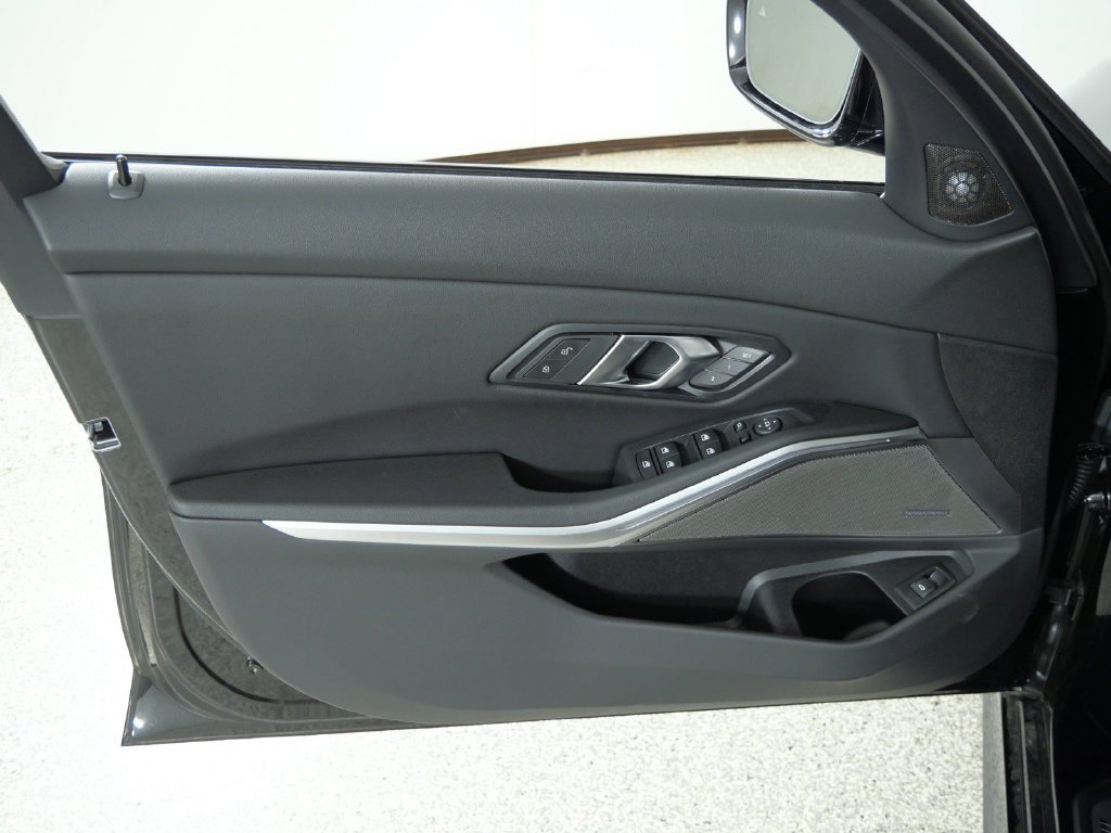 New 2026 Black Sapphire Metallic BMW 330i xDrive image 32