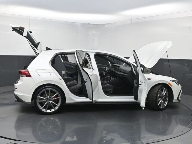 Used 2024 White Volkswagen S image 39