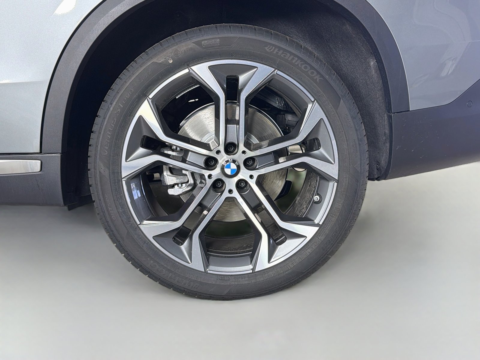 New 2026 Skyscraper Grey Metallic BMW xDrive40i image 32