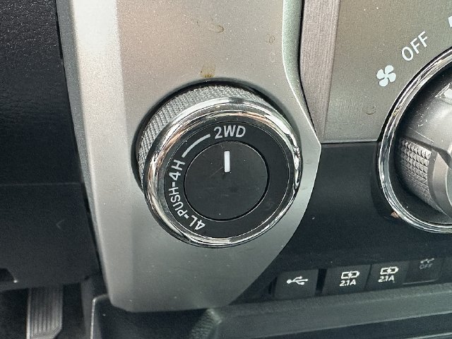 Used 2020  Toyota SR5 image 30