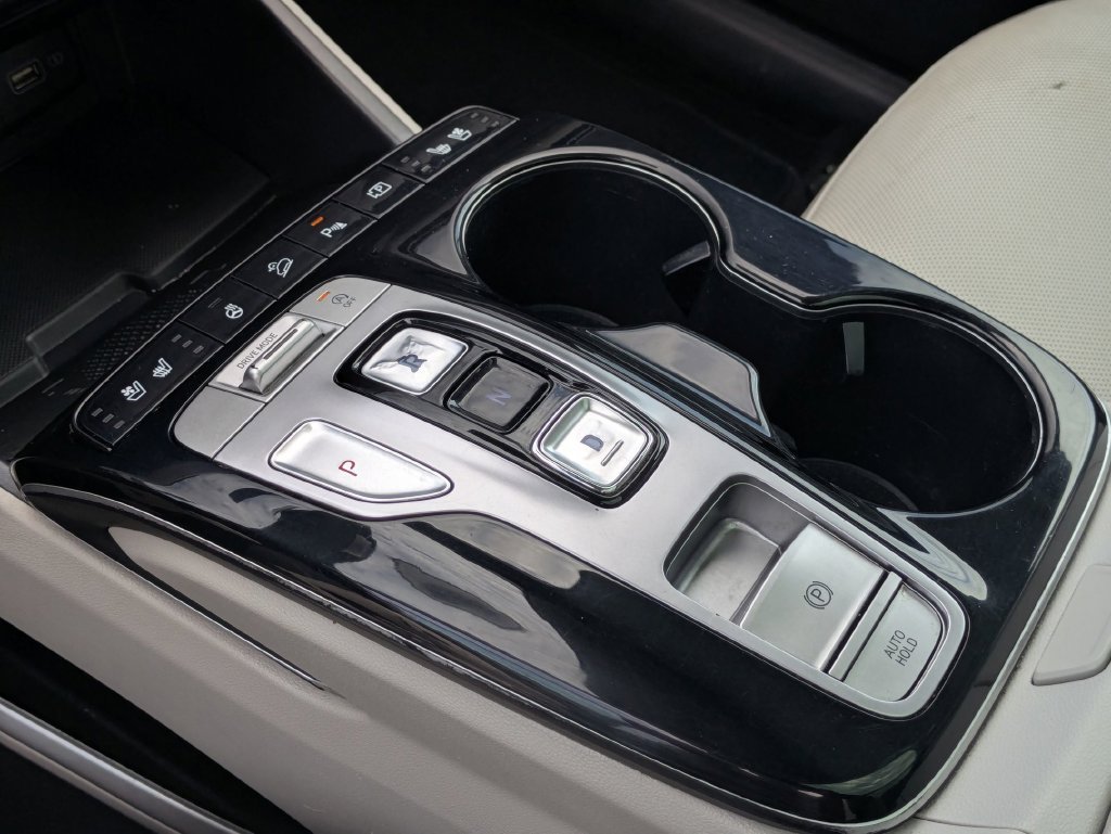 Used 2022 Black Hyundai Limited image 21