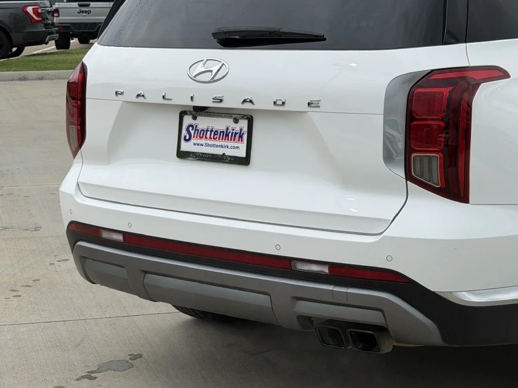 Used 2023 White Hyundai Limited image 6