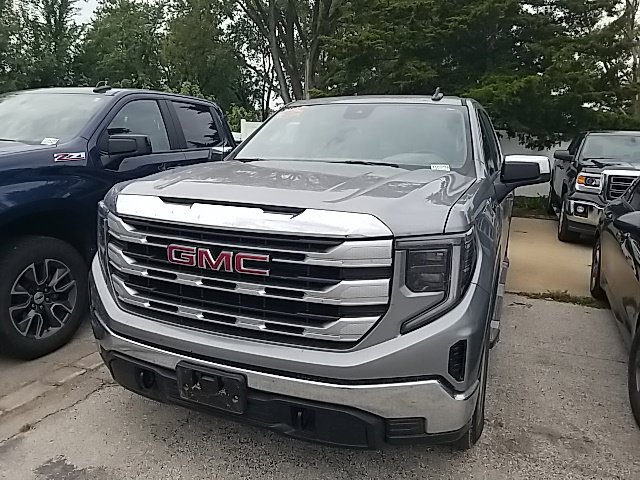 Used 2024 Sterling Metallic GMC SLE image 11