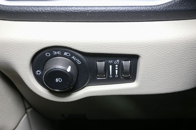 Used 2023 Black Chrysler Touring L image 36