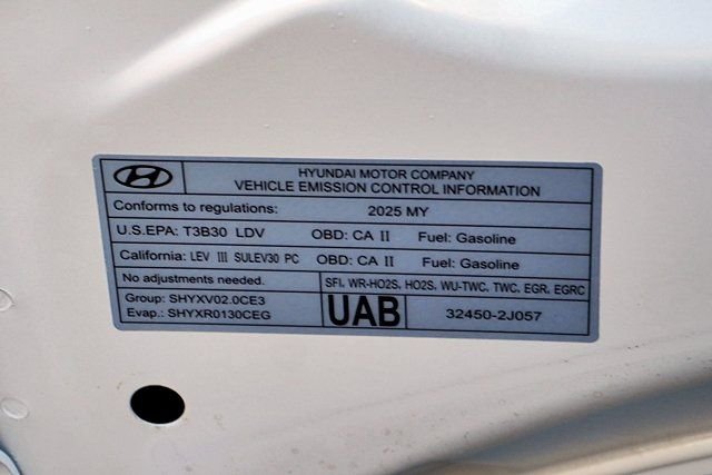 Used 2025 White Hyundai SEL Sport image 32