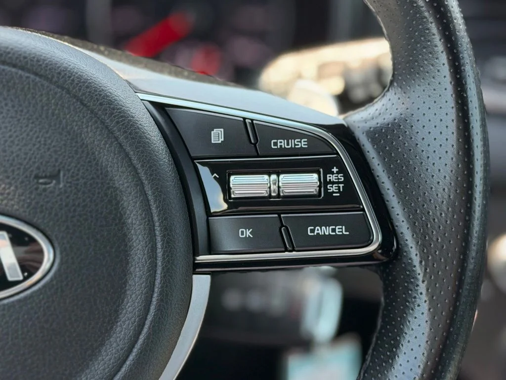 Used 2020 White Kia S image 13