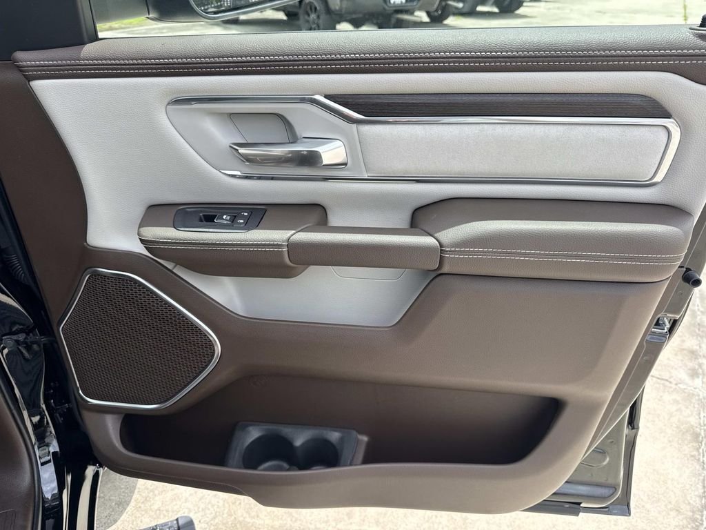 New 2026 Diamond Black Crystal Pearl-Coat Exterior Paint RAM Laramie image 25