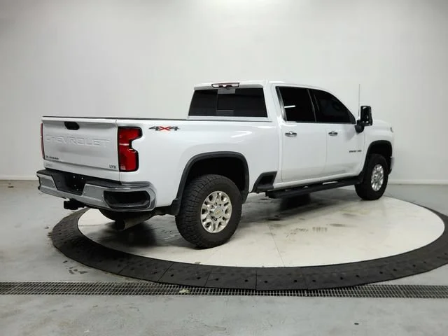 Used 2025 Summit White Chevrolet LTZ image 8