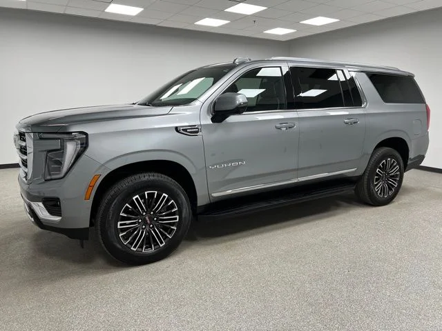 Used 2025 Gray GMC Elevation image 6