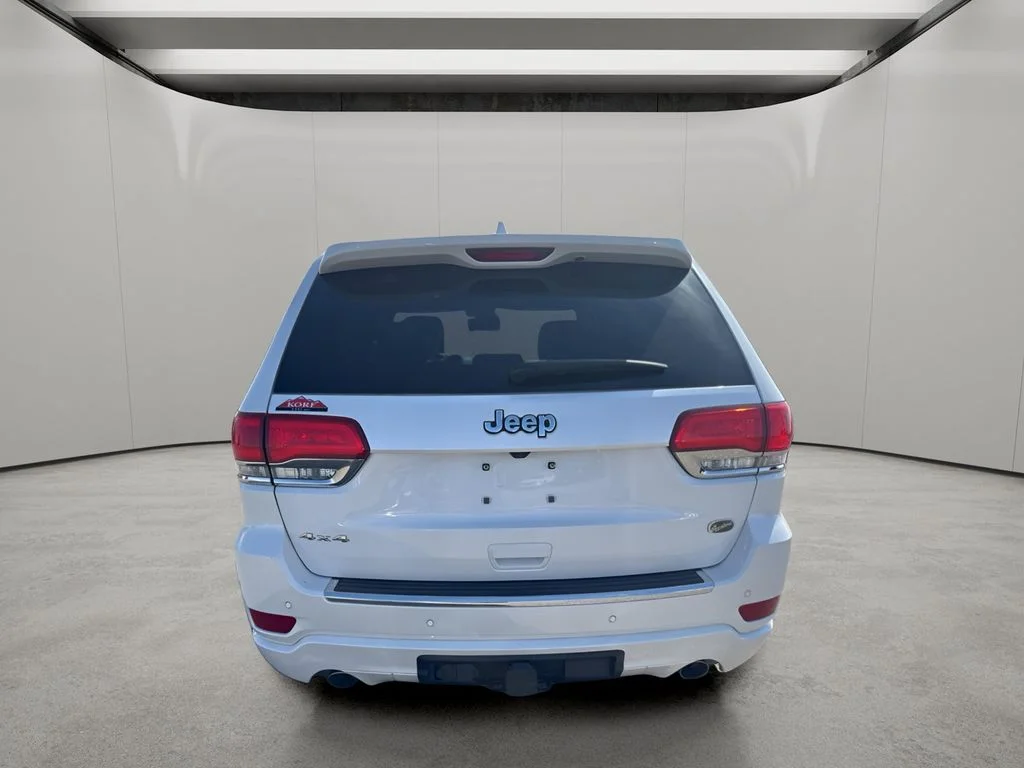 Used 2018 Ivory 3-Coat Jeep Overland image 4