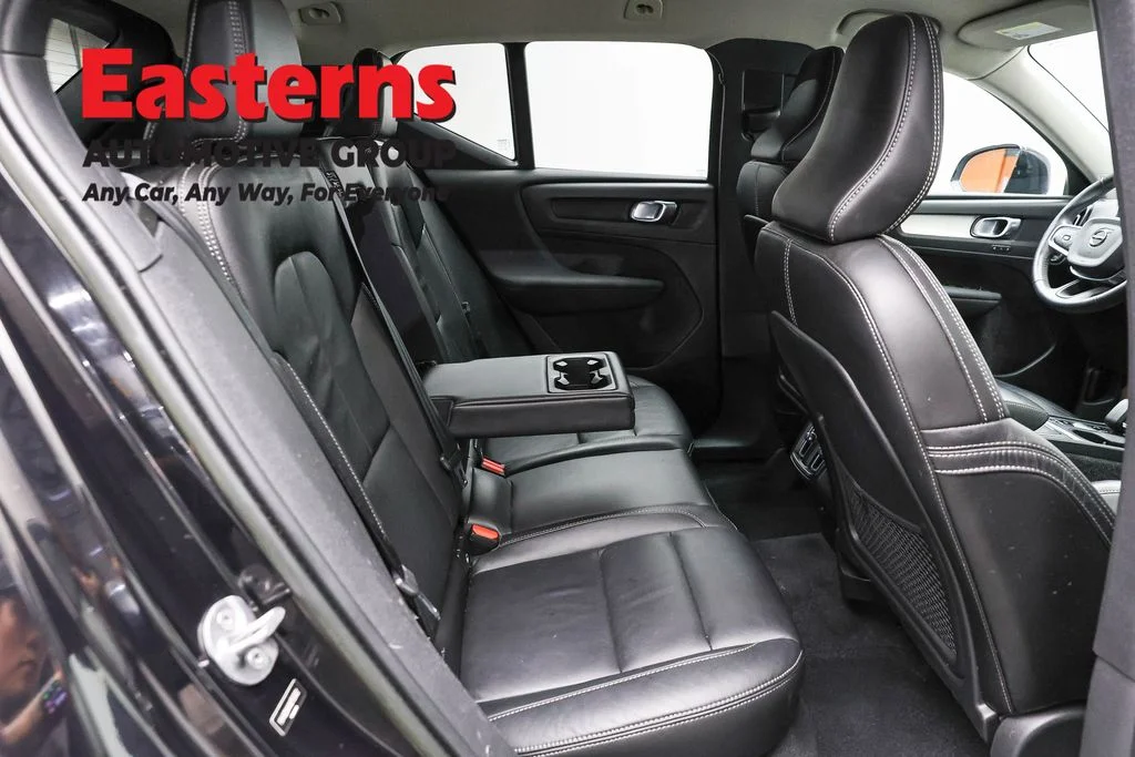 Used 2022 Black Volvo Momentum image 23