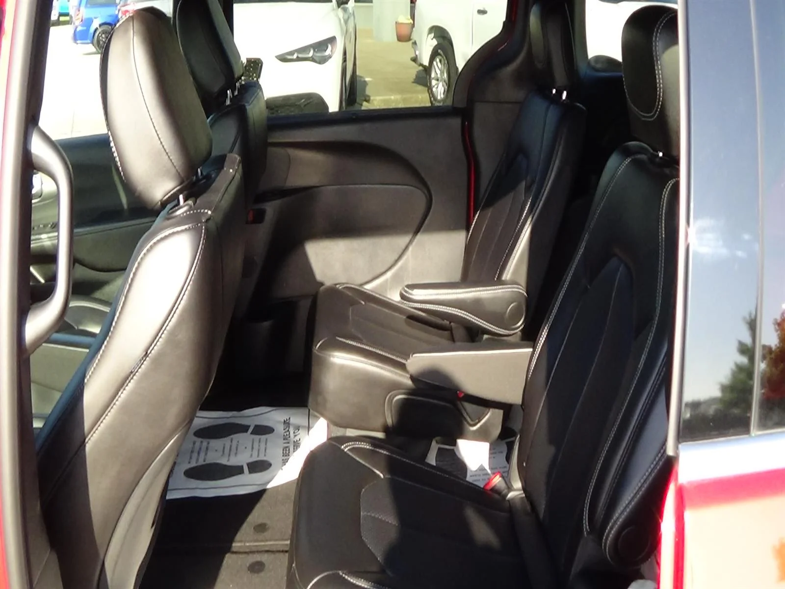 Used 2025 Red Hot Pearl Coat (pr6) Chrysler Select image 12