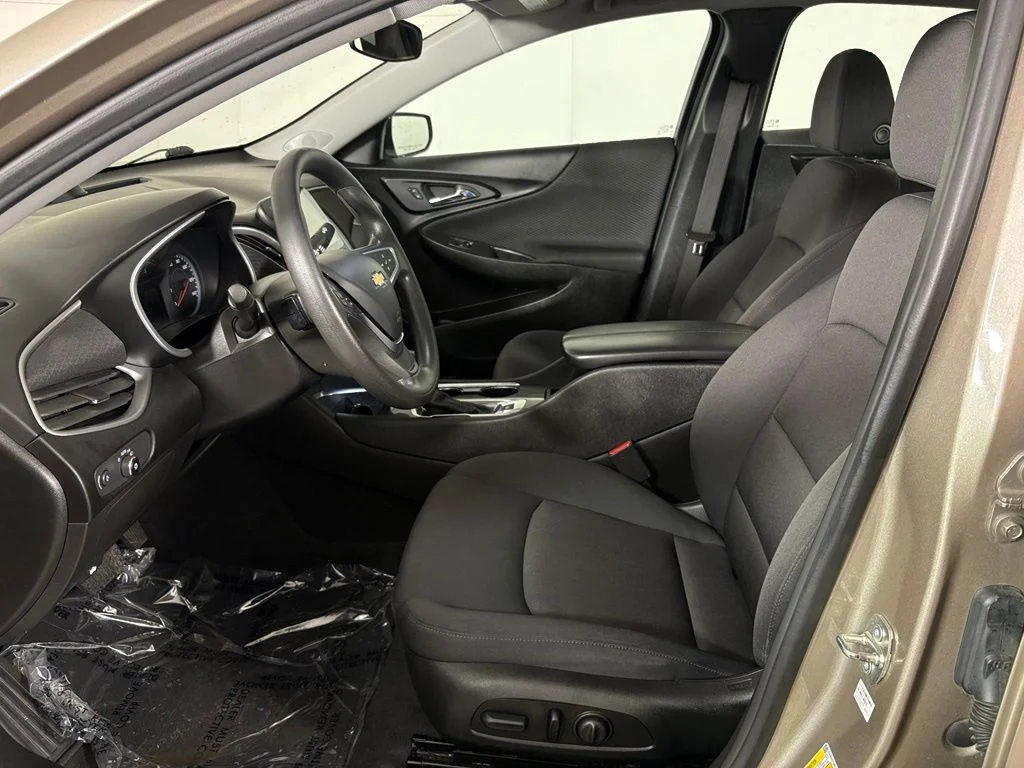 Used 2023 Gray Chevrolet LT image 18