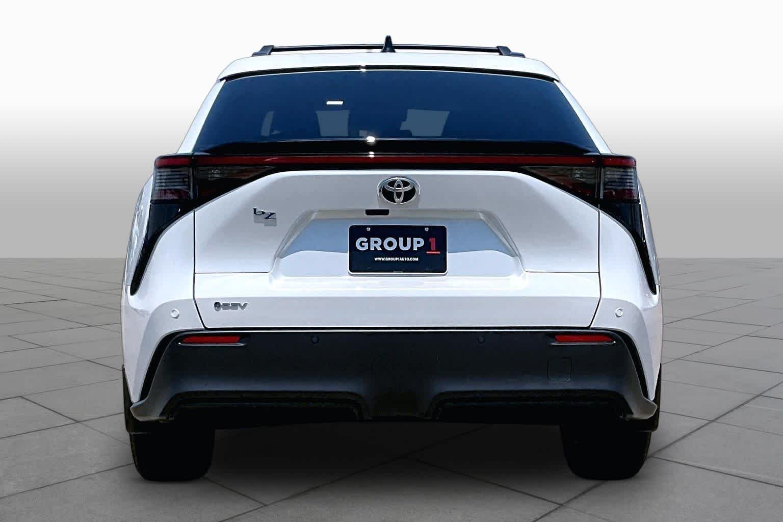 New 2026 Wind Chill Pearl Toyota XLE image 4