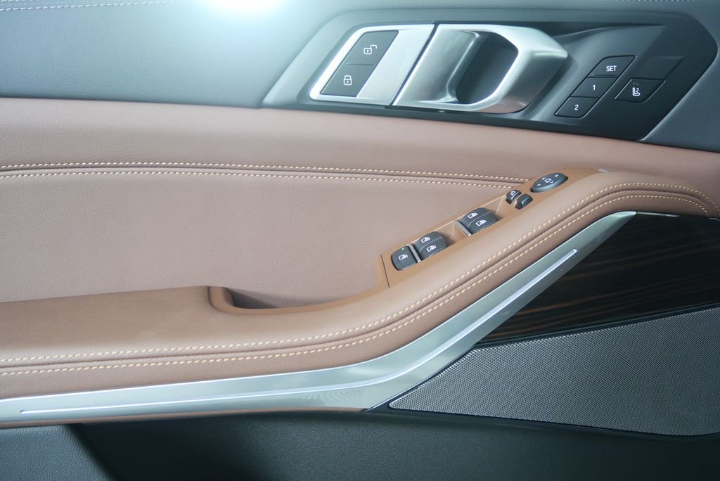 New 2026 Mineral White Metallic BMW sDrive40i image 8
