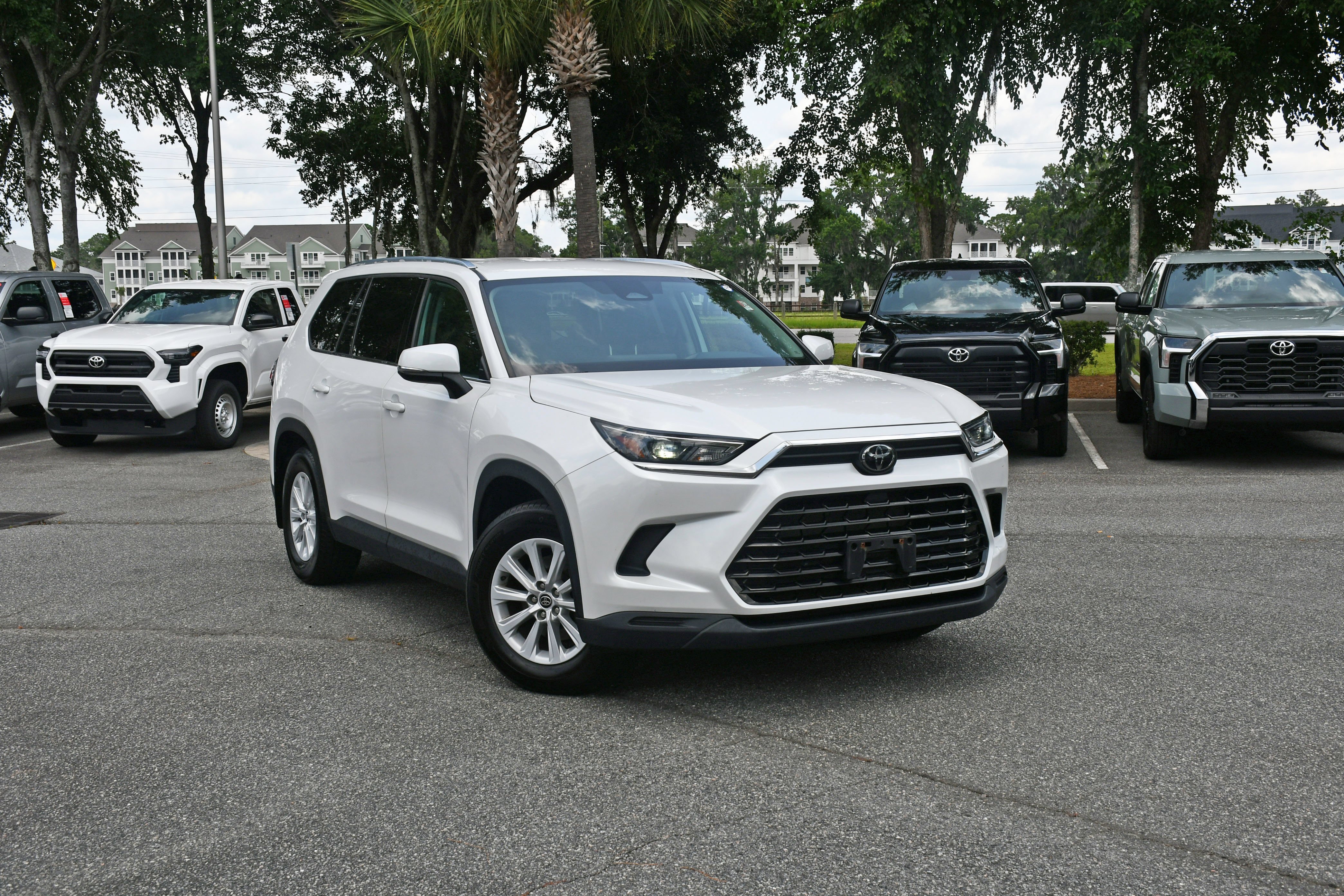 Used 2024 Beige Toyota XLE image 5