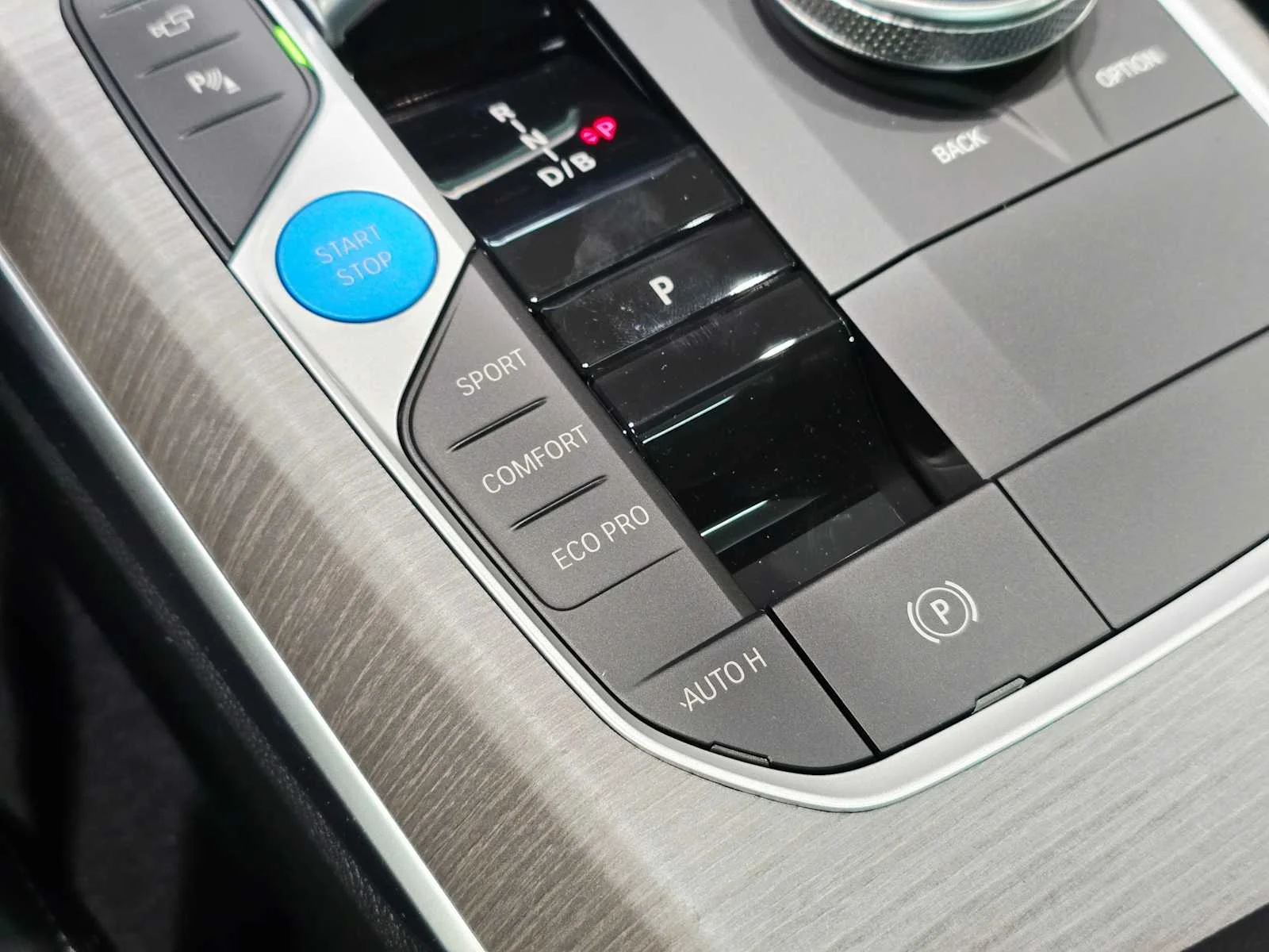 New 2026 Skyscraper Grey Metallic BMW xDrive40 image 17