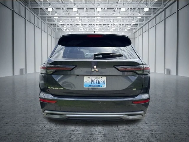 Used 2025  Mitsubishi SE image 3