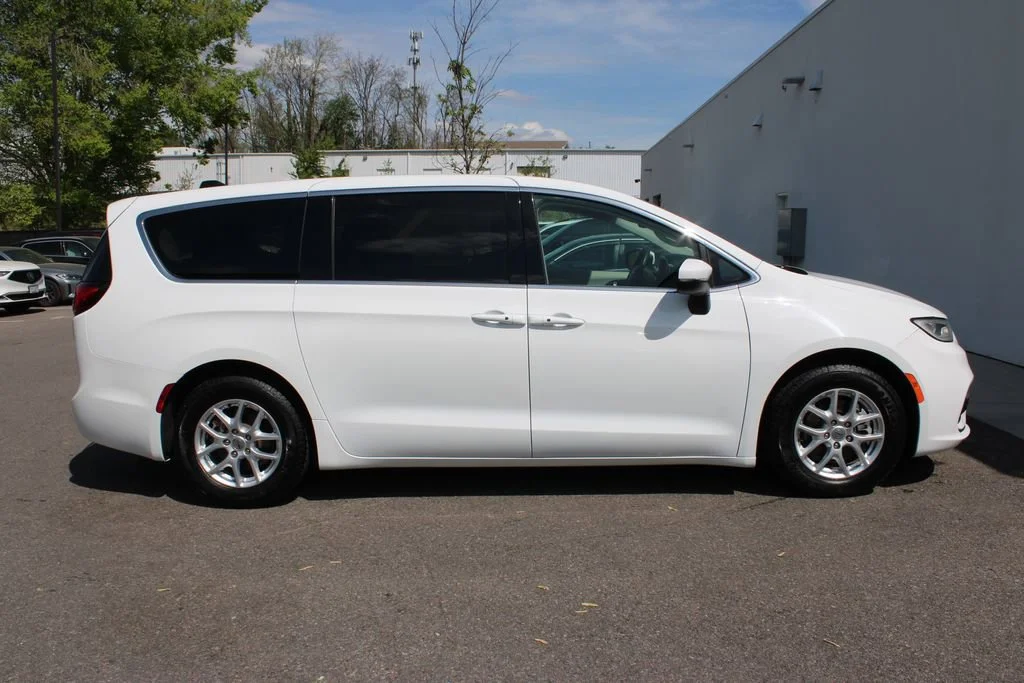 Used 2023 White Chrysler Touring L image 34