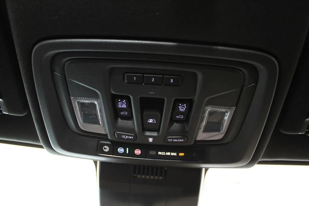 Used 2024 Pearl Chevrolet High Country image 38