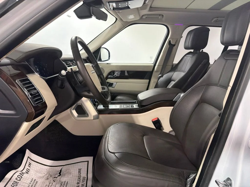 Used 2020  Land Rover HSE image 11