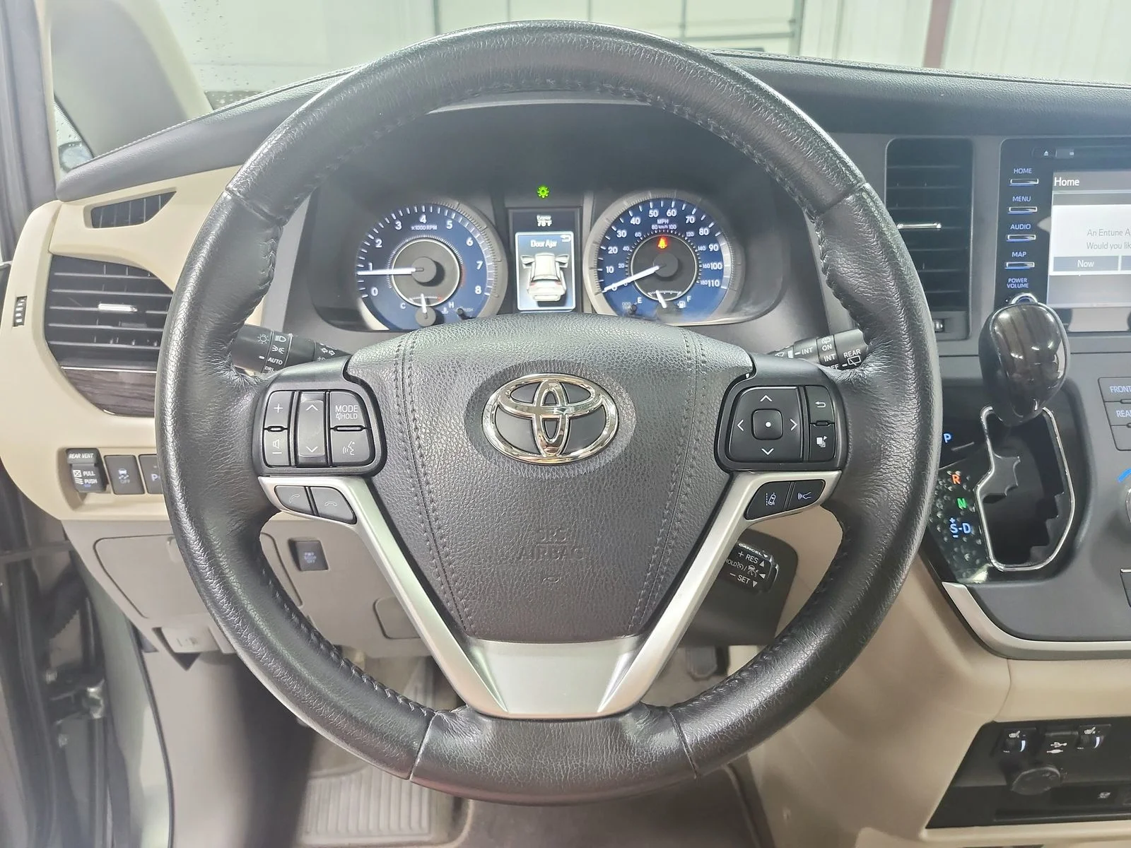 Used 2020 Green Toyota XLE Premium image 24