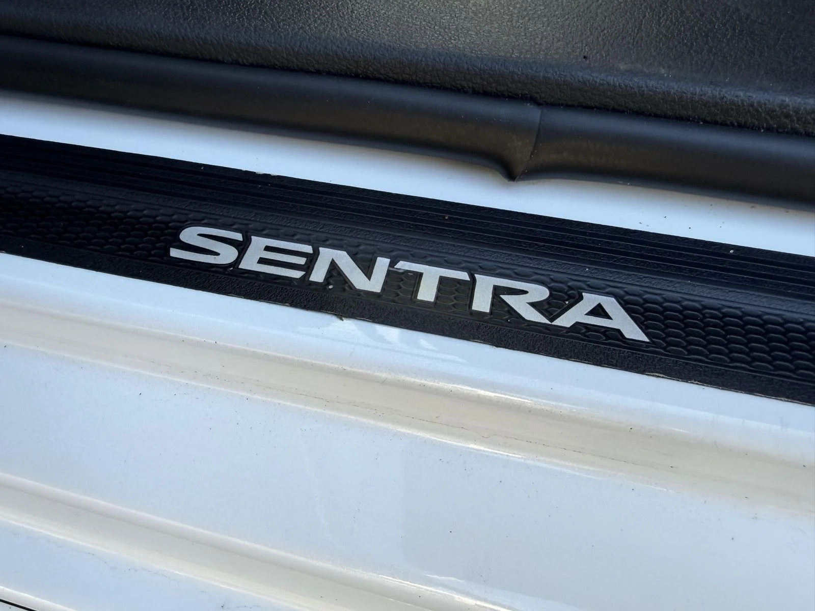 Used 2025 Aspen White/Super Black Nissan SR image 24