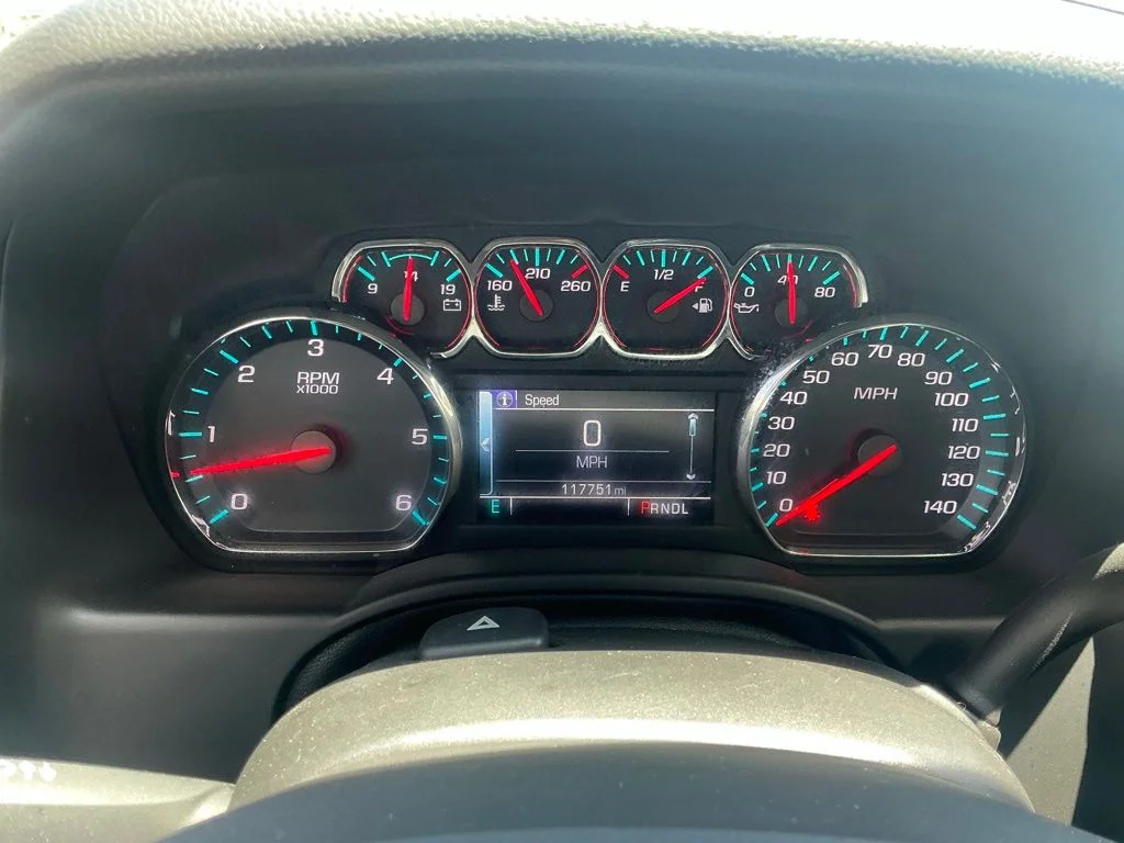 Used 2020 White GMC SLT image 36