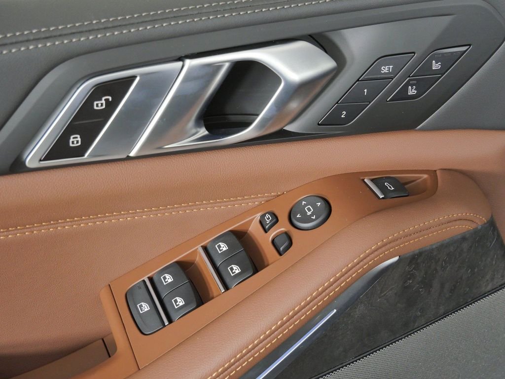 New 2026 Carbon Black Metallic BMW xDrive50e image 37