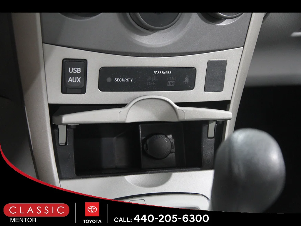 Used 2013 Classic Silver Metallic Toyota LE image 13