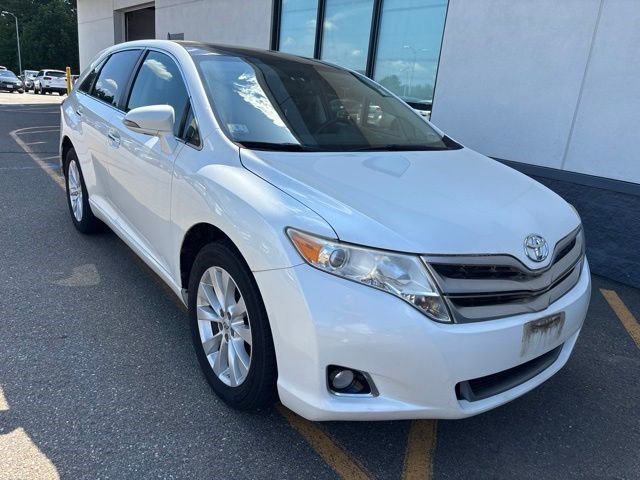 Used 2014 Blizzard Pearl Toyota XLE image 1