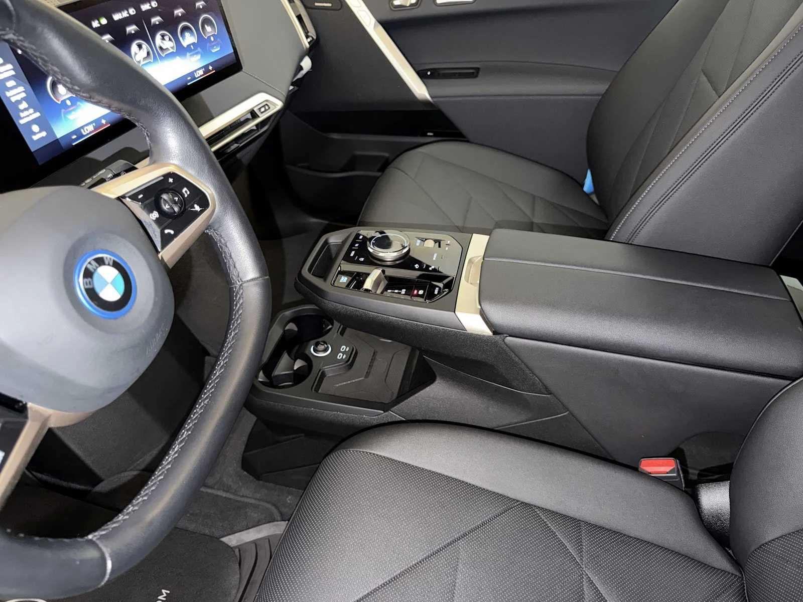Used 2023 Alpine White BMW xDrive50 image 19