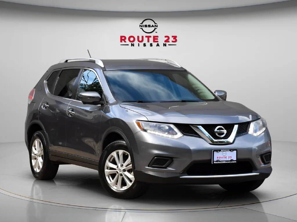Used 2016 Gray Nissan SV image 4
