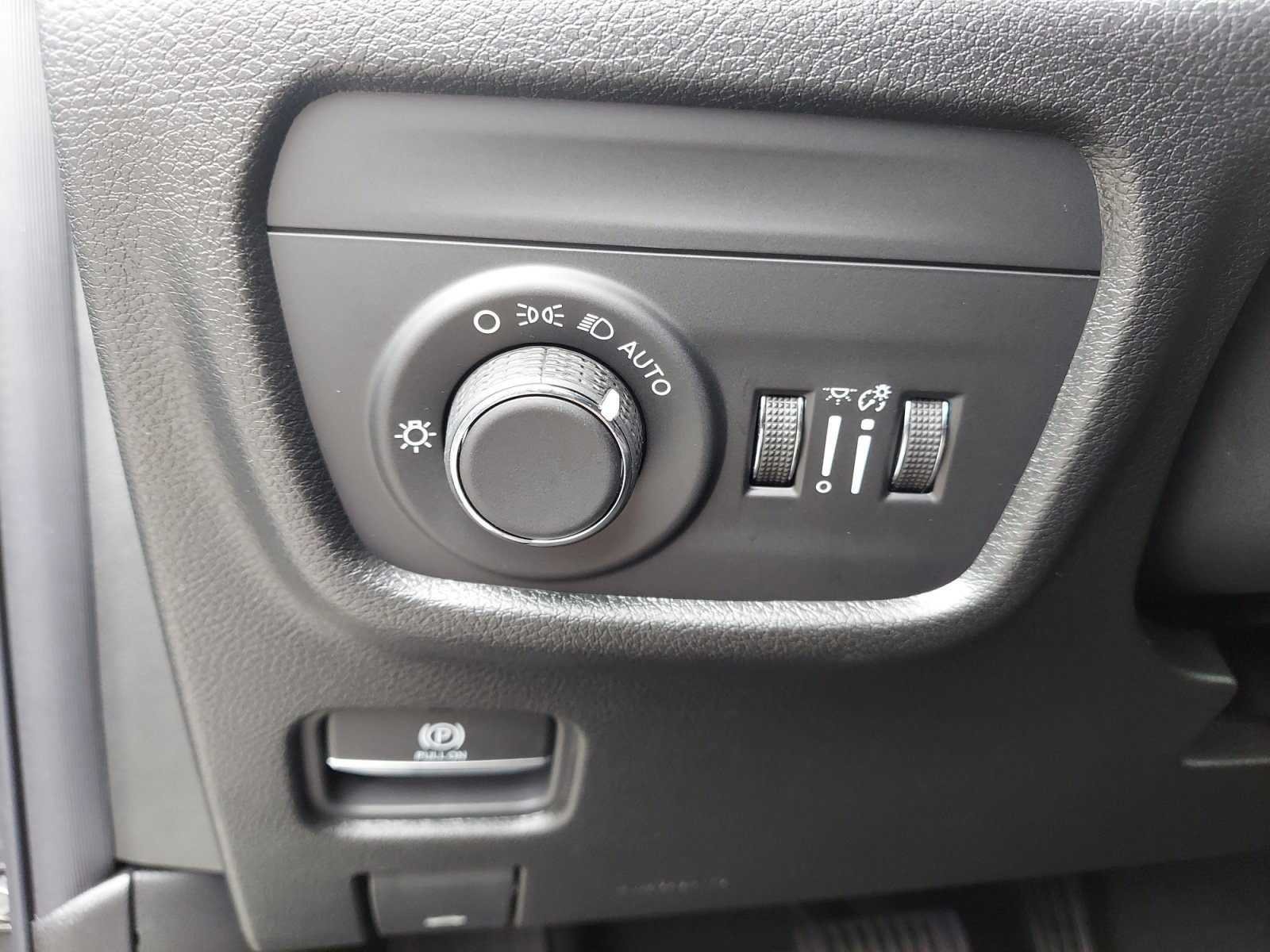 New 2026 Baltic Gray Metallic Clearcoat Jeep Laredo X image 27