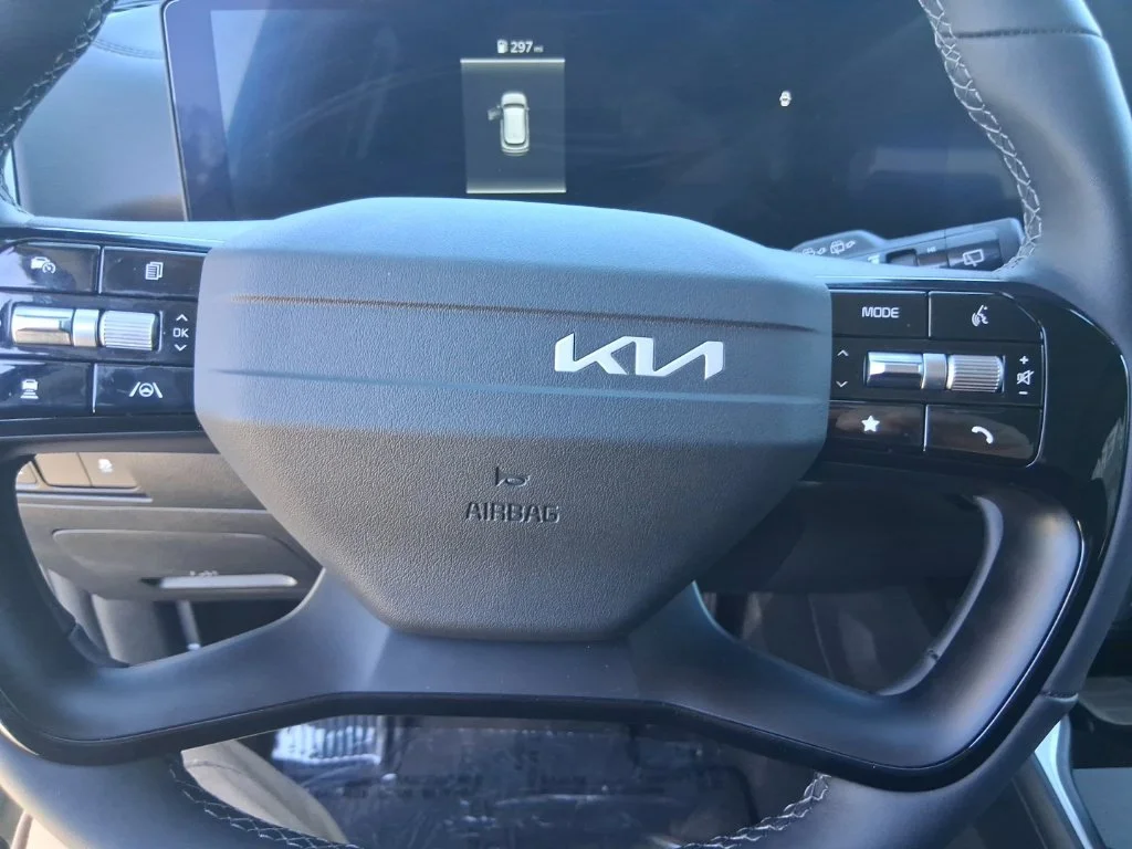 Used 2026 White Kia S image 39
