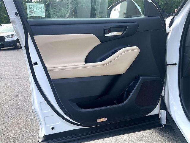 Used 2023 Beige Toyota XLE image 19