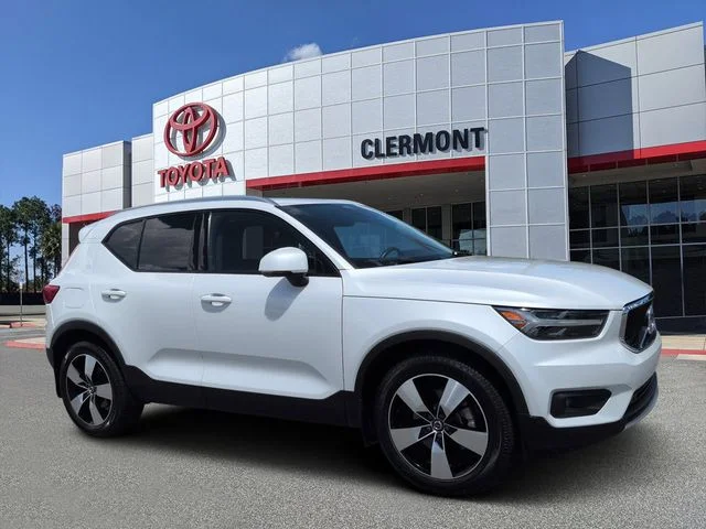 Used 2021 White Volvo Momentum image 1