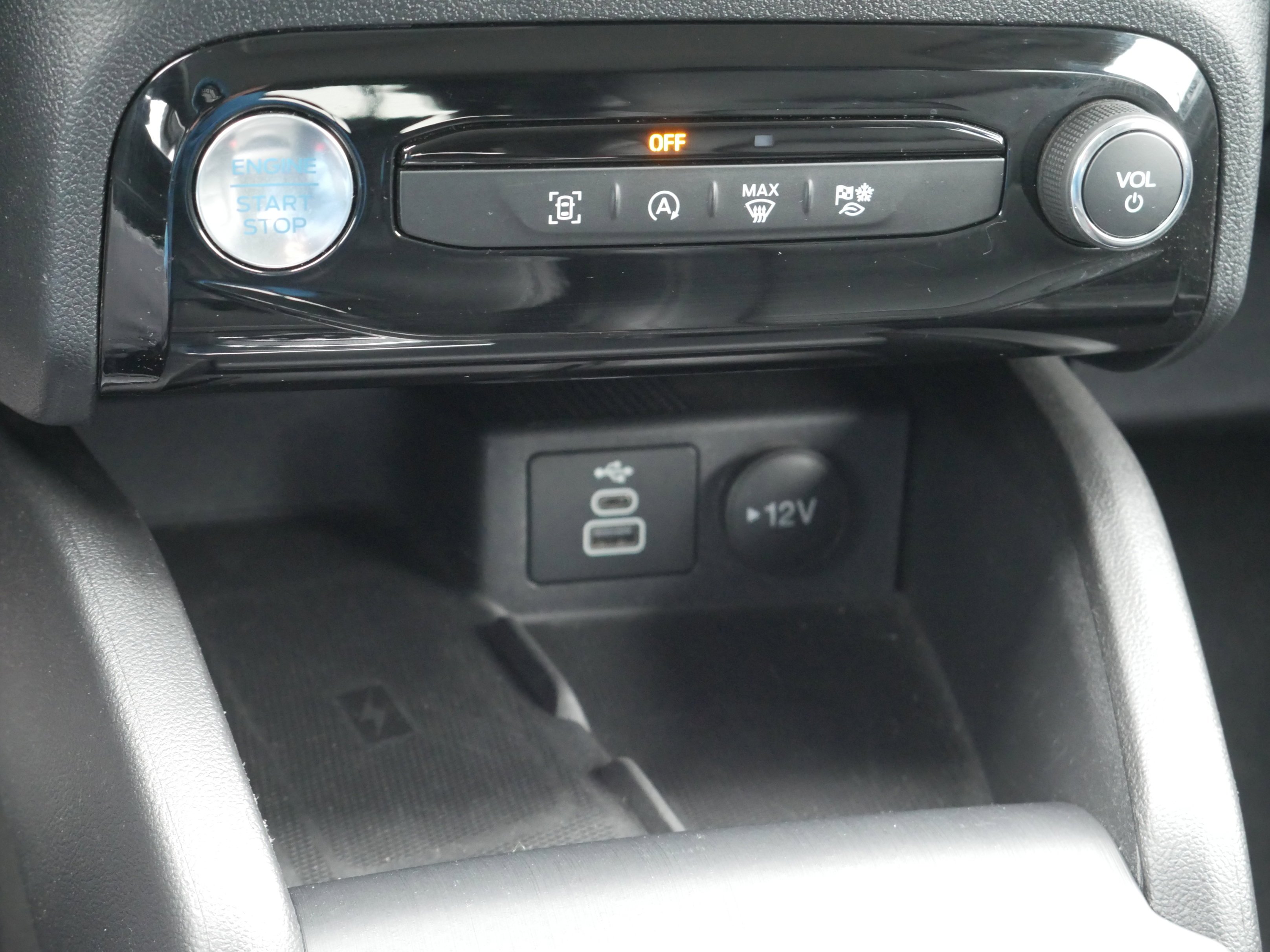 Used 2025 Space Silver Metallic Ford Platinum image 12