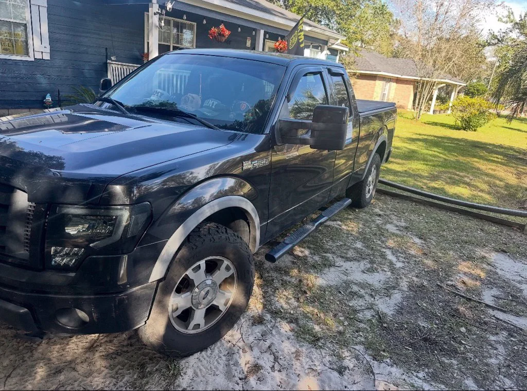 Used 2010 Black Ford XL image 3