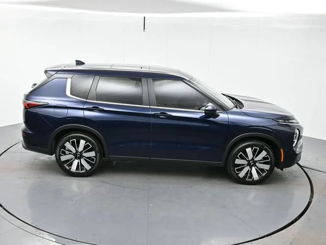Used 2025 Cosmic Blue Met Mitsubishi SE image 38